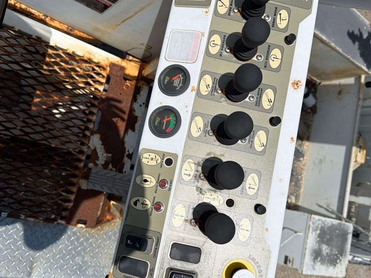 2016-freightliner-m2-106-image-27