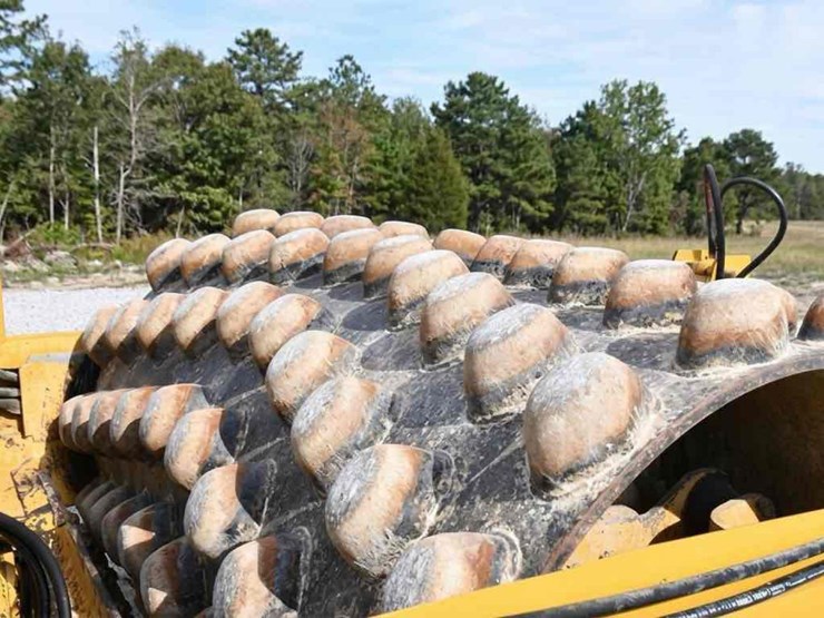 2008-caterpillar-cp56-image-11