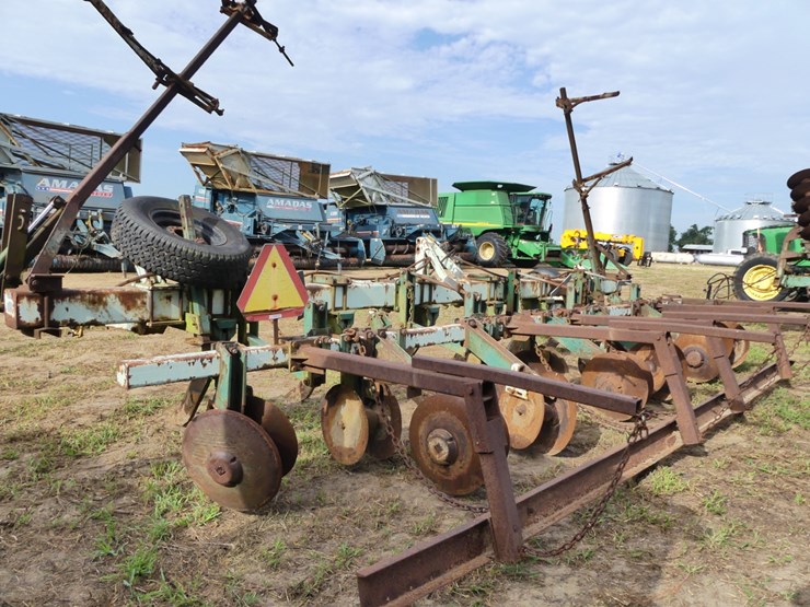 kmc-6-row-ripper-bedder-image-9