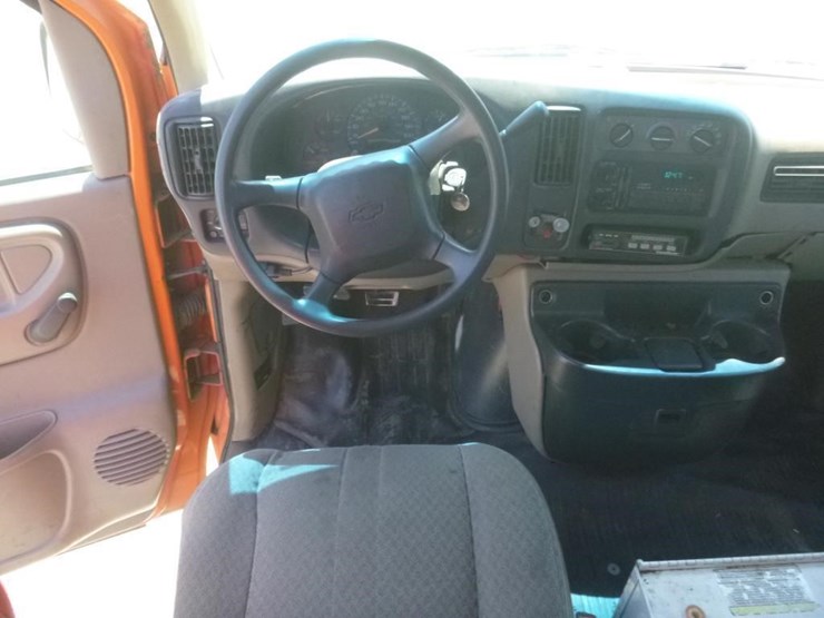 2000-chevrolet-express-3500-image-8