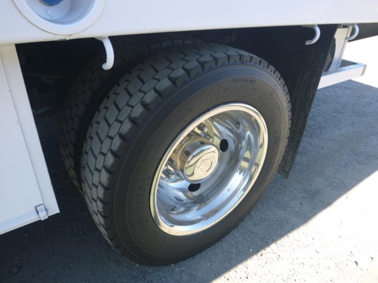 2015-ford-f550-image-15