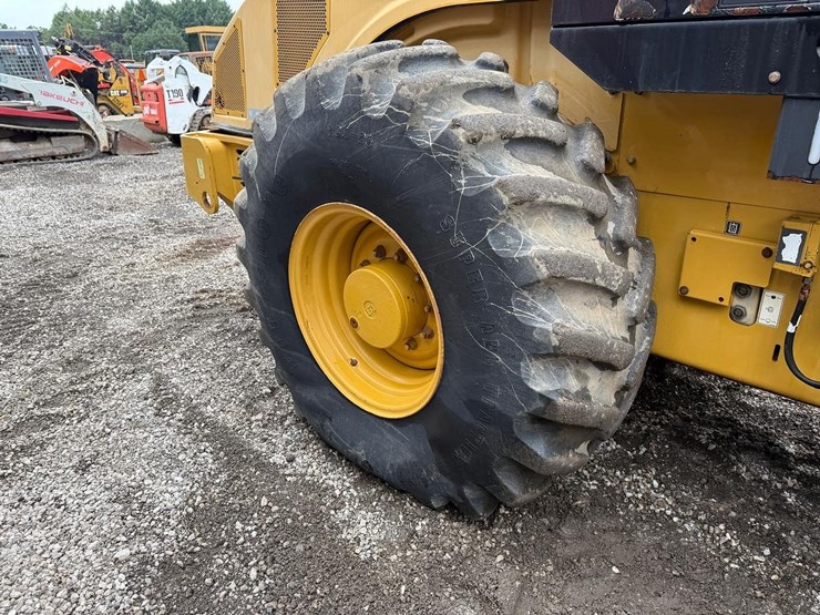 2011-caterpillar-cp56-image-13
