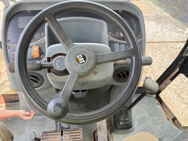 caterpillar-420d-image-25