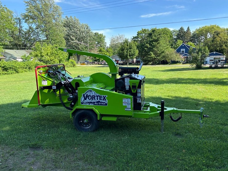 #157-•-2024-vortex-v12-31-towable-brush-chipper-image-9