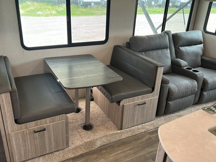 #142-•-2022-keystone-passport-grand-touring-series-2870rl-camper-image-44