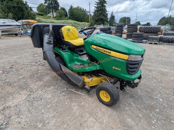 john-deere-x300-image-7
