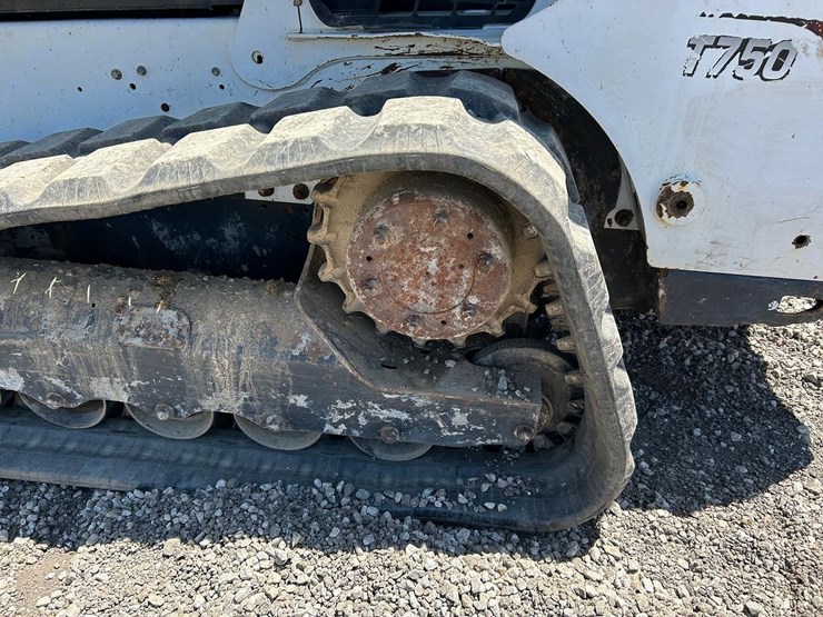 2017-bobcat-t750-image-18
