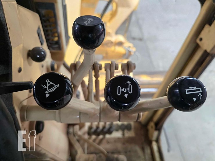 2000-caterpillar-120h-image-17