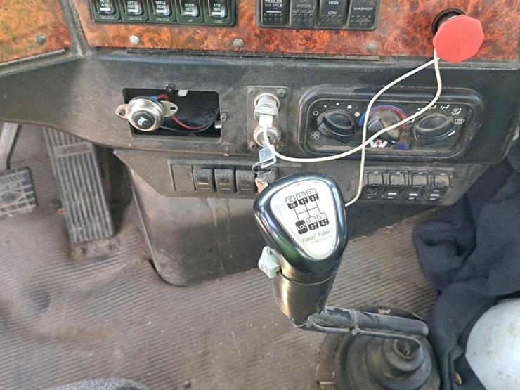 2009-western-star-4900-image-17