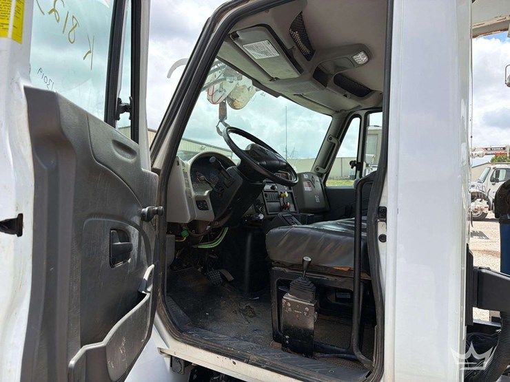 2019-international-durastar-4300-image-45