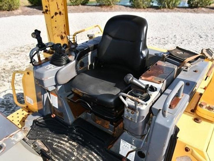 2006-komatsu-d65ex-image-11