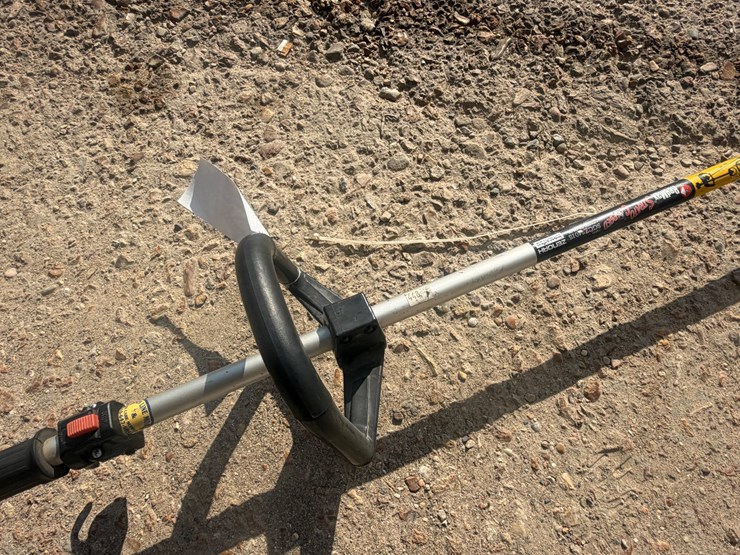 #46-•-redmax-zenoalt-weedeater-with-saw-blade-attach-image-8