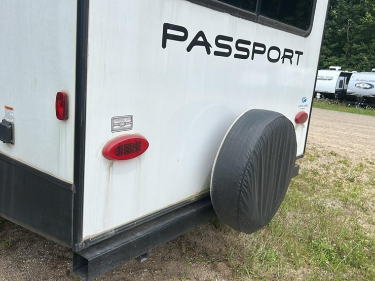 #142-•-2022-keystone-passport-grand-touring-series-2870rl-camper-image-30