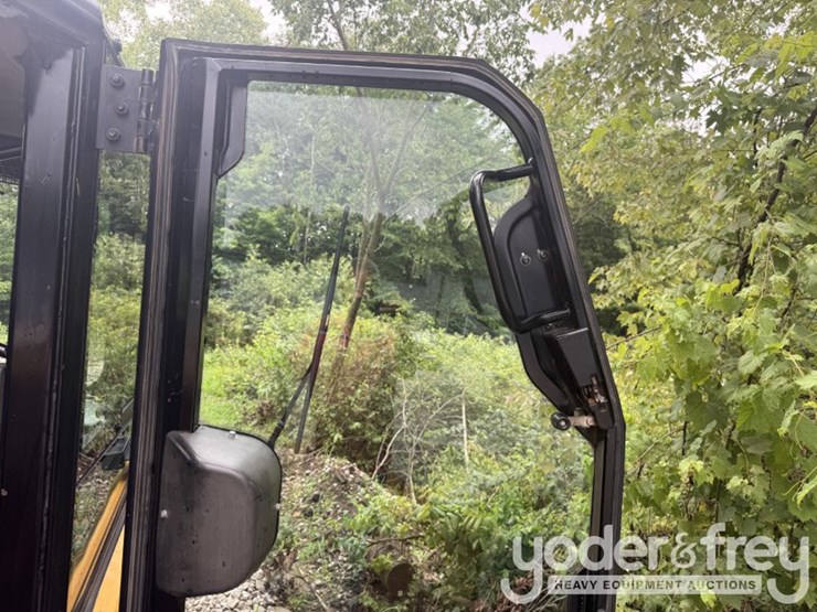 2019-caterpillar-d6k2-lgp-image-36