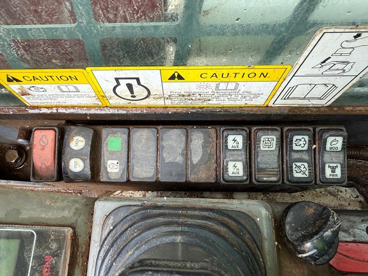 2019-takeuchi-tl8-image-23