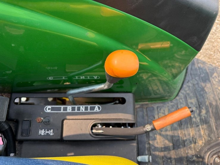 2023-john-deere-4052r-image-23