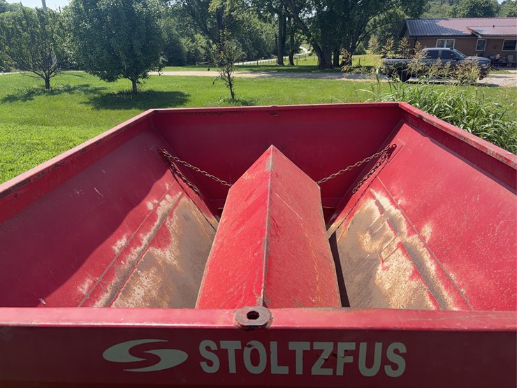stoltzfus-red-hawk-50-lime-spreader.-image-9