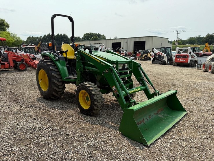 2023-john-deere-4052r-image-6