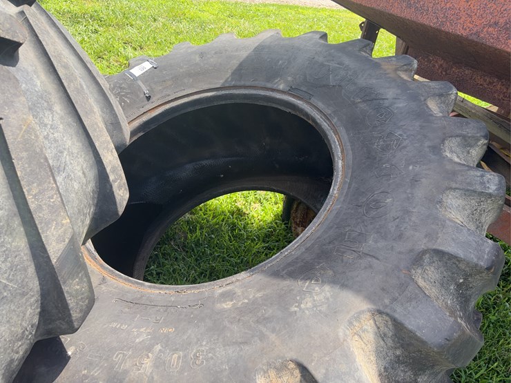 set-of-2-(800/65r32)-tires-image-5