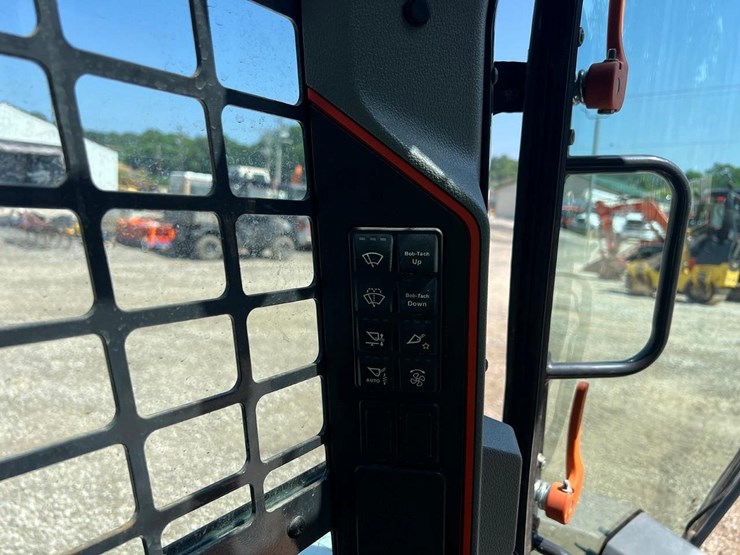 2022-bobcat-t76-image-26