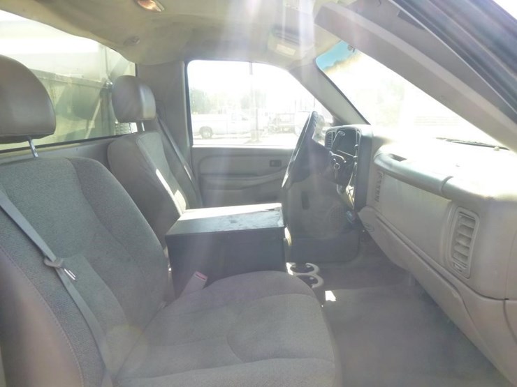 2003-chevrolet-silverado-2500hd-image-18