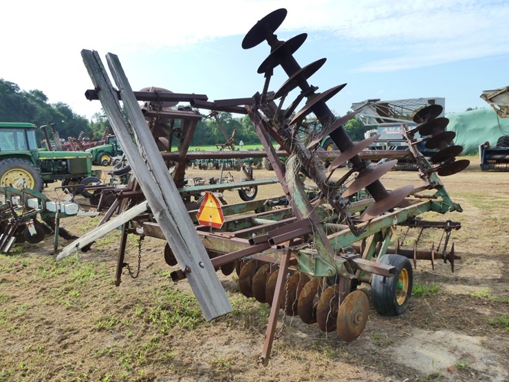 john-deere-235-image-3