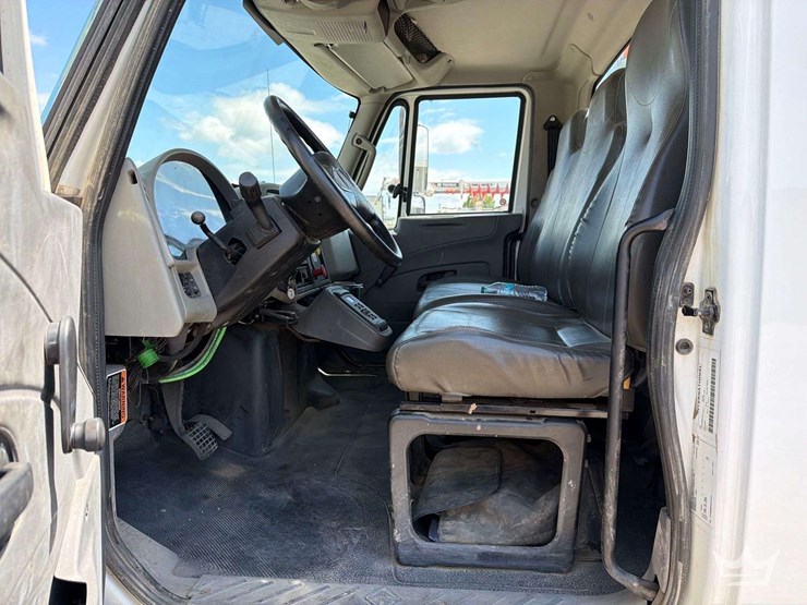 2019-international-durastar-4300-image-28
