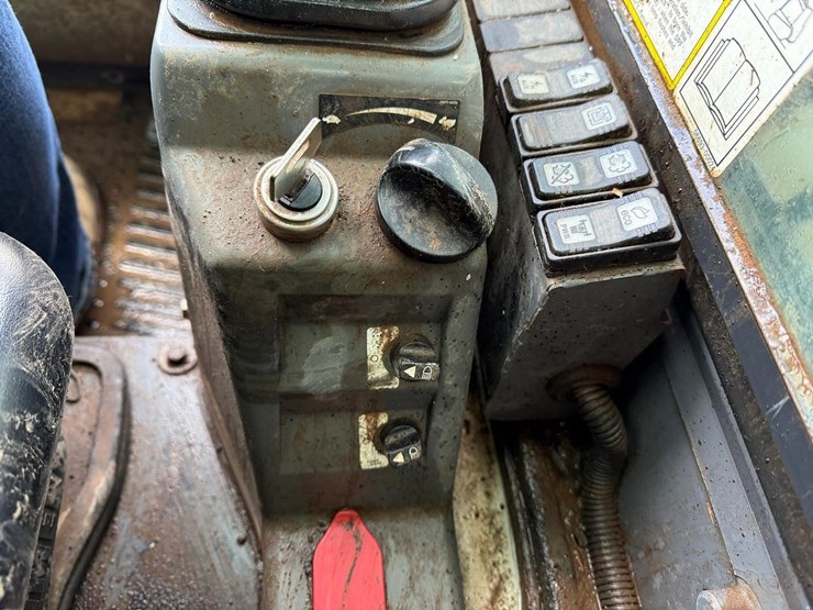 2019-takeuchi-tl8-image-24