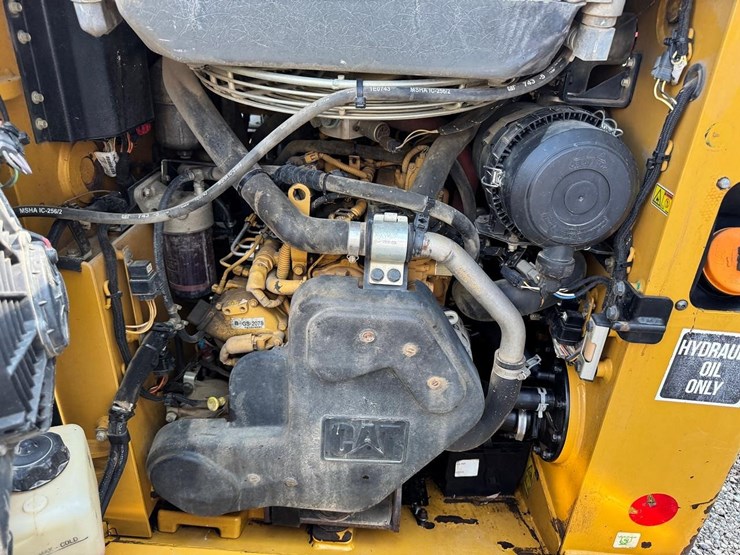 2017-caterpillar-249d-image-17