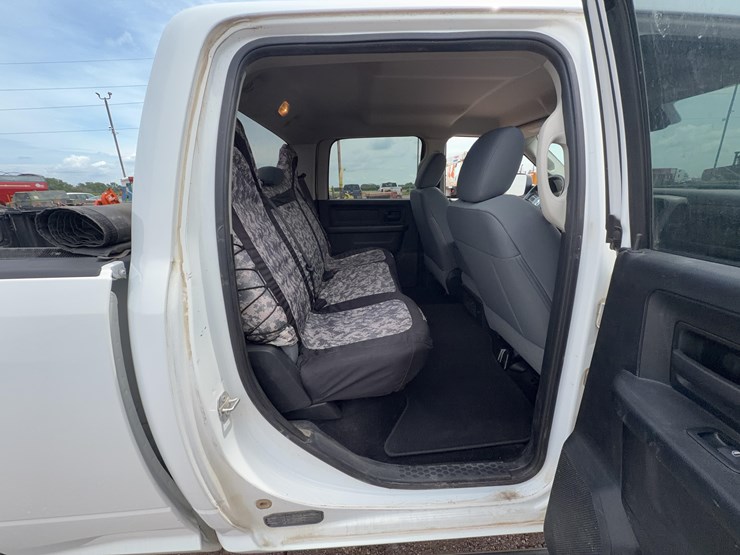 2015-dodge-3500-image-23