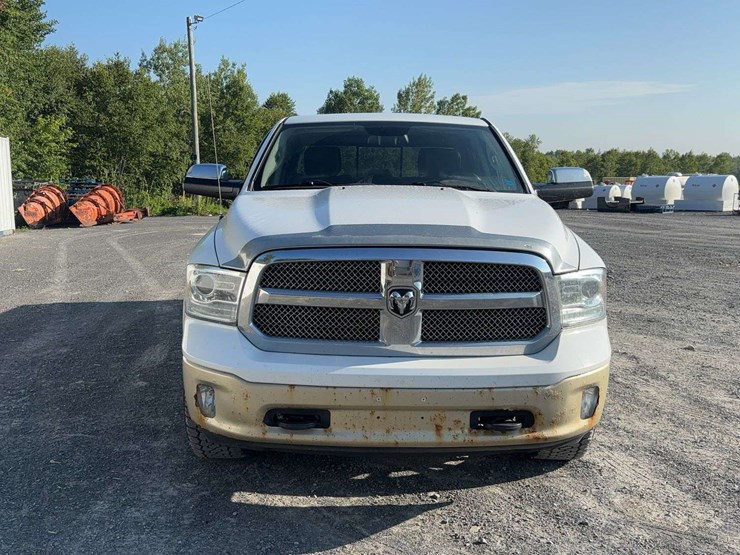 2016-ram-1500-laramie-longhorn-image-8