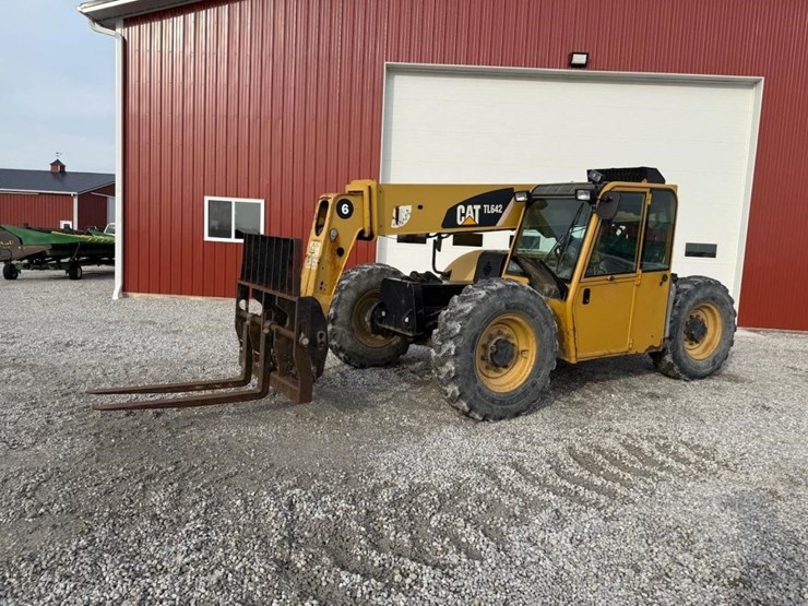 caterpillar-tl642-image-1
