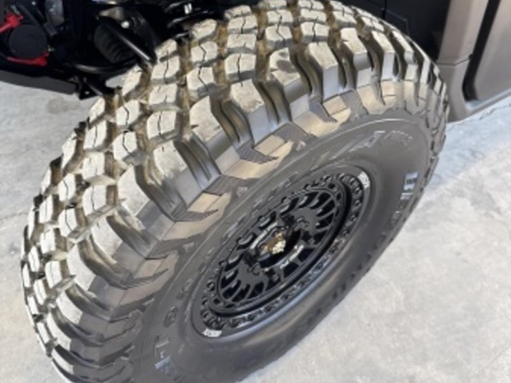 2023-can-am-defender-pro-limited-sxs-image-12