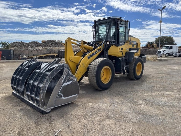 2019-komatsu-wa200-8-image-1