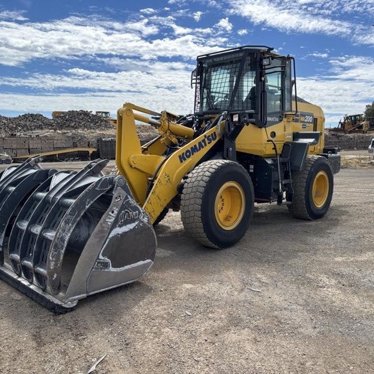 2019 KOMATSU WA200-8