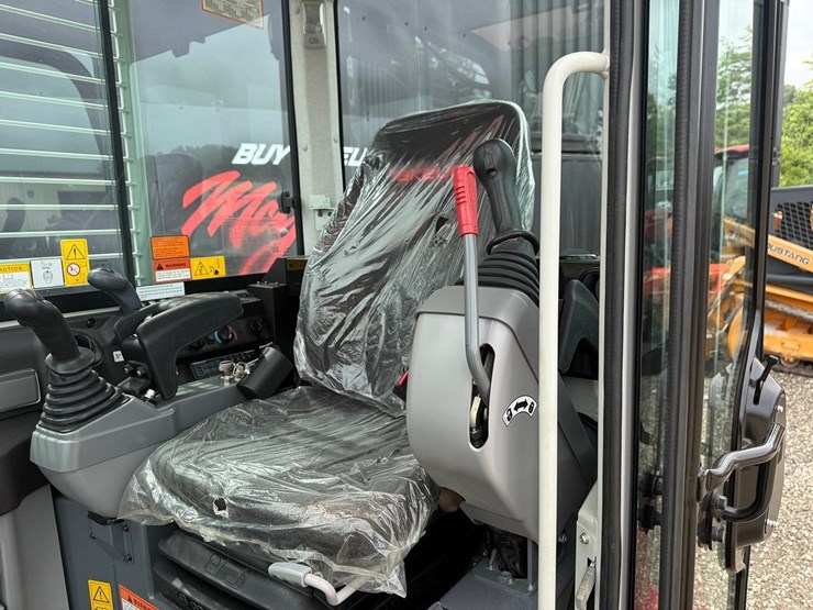 takeuchi-tb280fr-image-17
