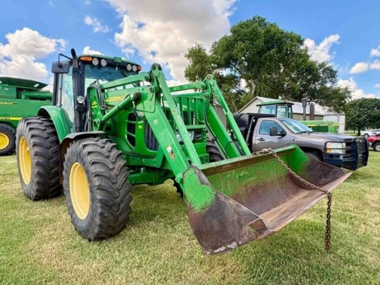 2013-john-deere-7330-image-11