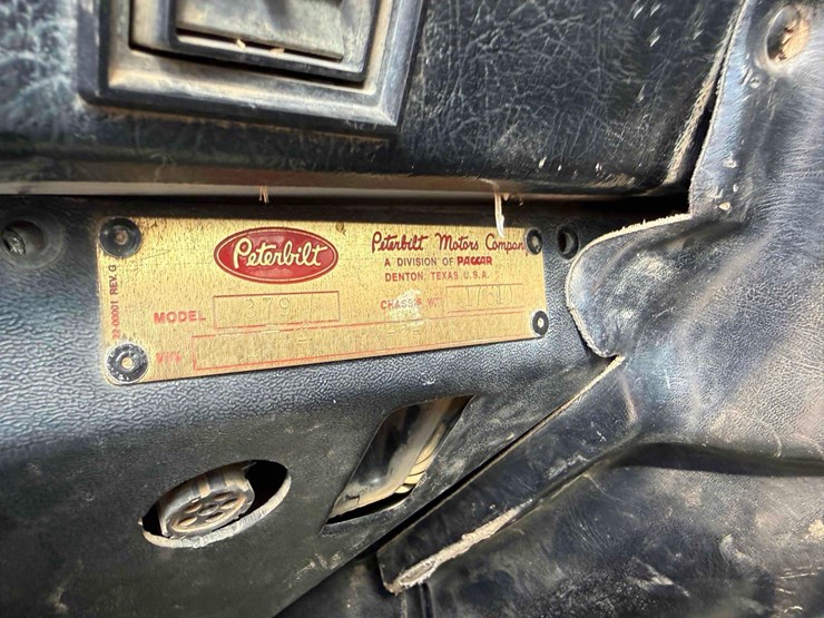 1995-peterbilt-379-image-55