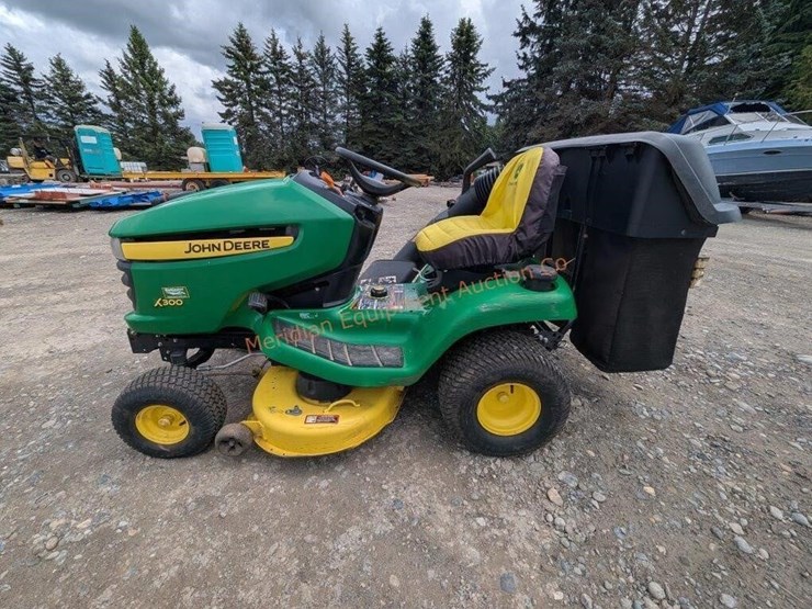 john-deere-x300-image-2