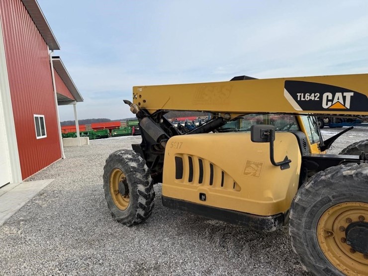 caterpillar-tl642-image-10