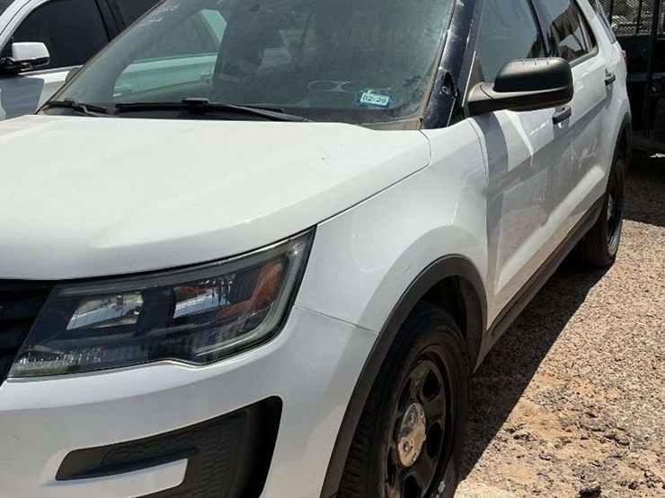 2018-ford-explorer-image-1