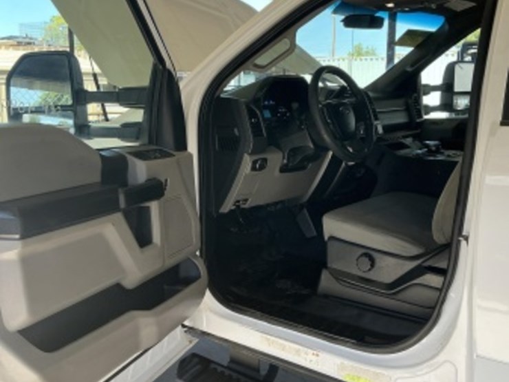 2017-ford-f550-image-25