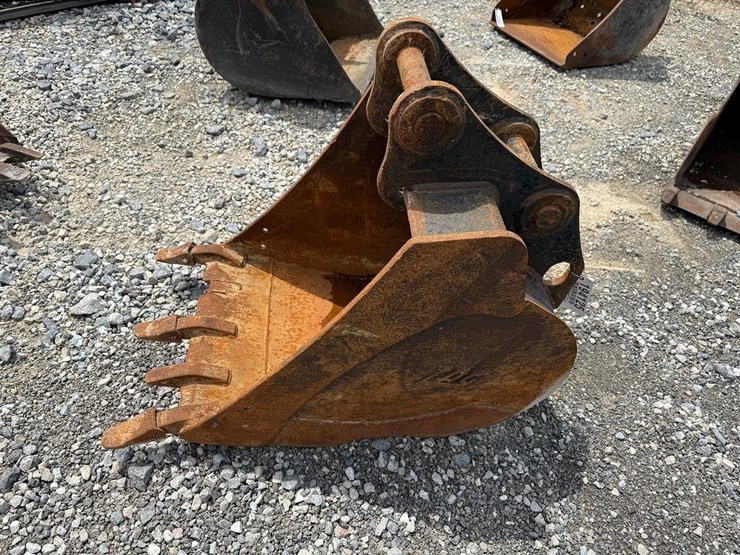 tag-24”-excavator-bucket-image-2