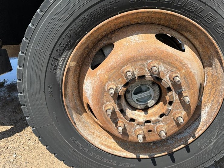 2013-ford-f550-image-24
