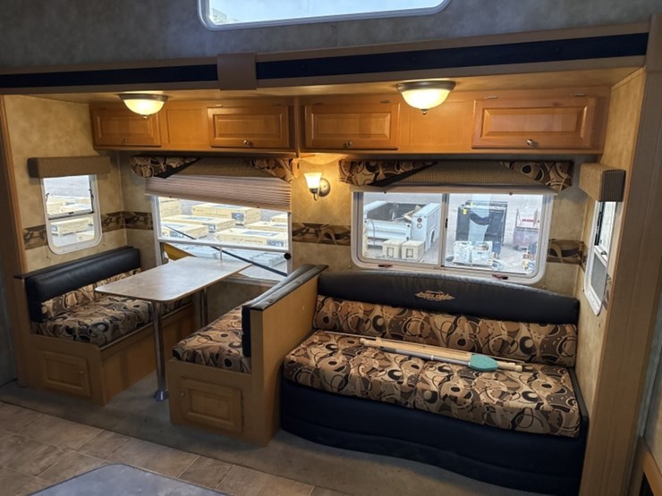 2008-heartland-cyclone-fifth-wheel-toyhauler-image-36