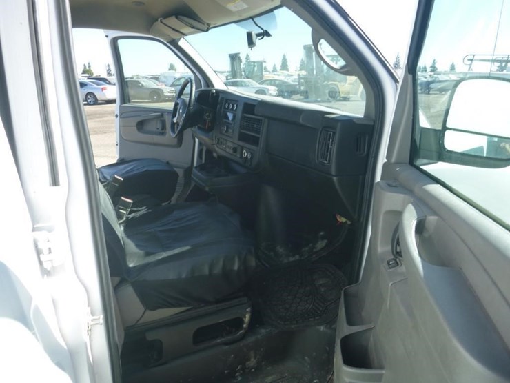 2015-chevrolet-express-2500-image-6