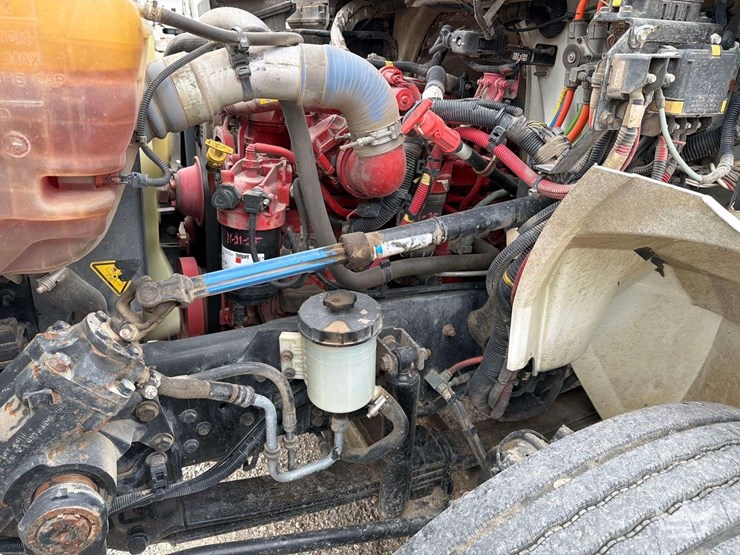 2019-international-durastar-4300-image-17