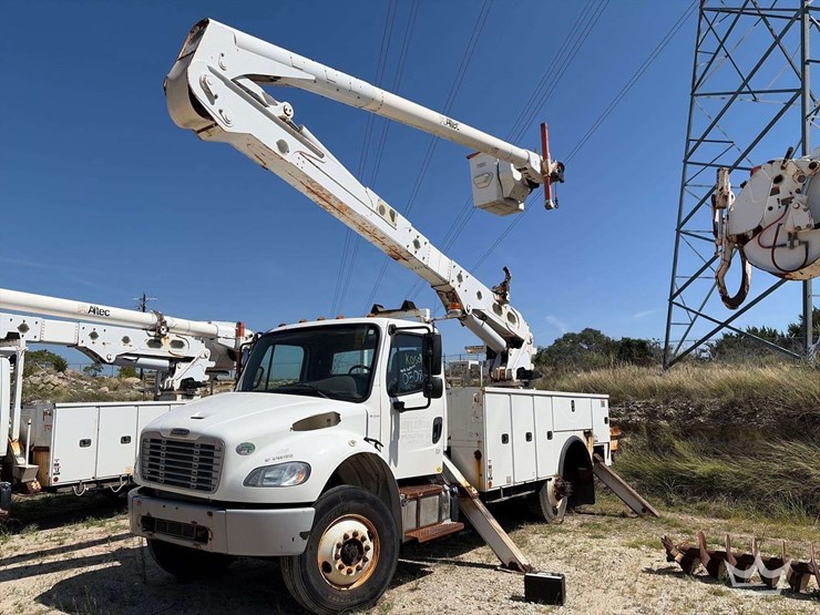 2018-freightliner-m2-106-image-1