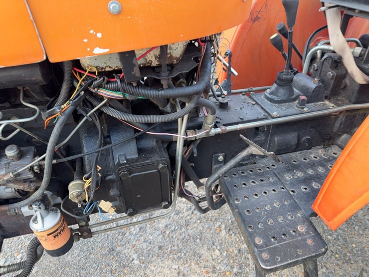 2004-tractor-king-200-image-41