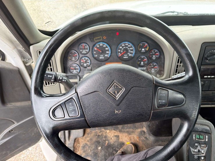 2018-international-durastar-4300-image-52